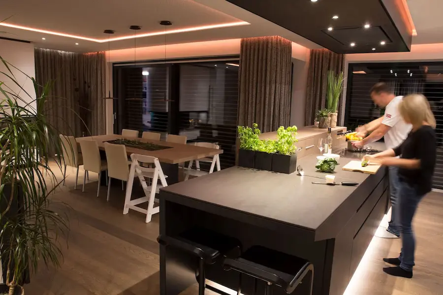 Villa haut de gamme avec système domotique Loxone installé par BVDOM